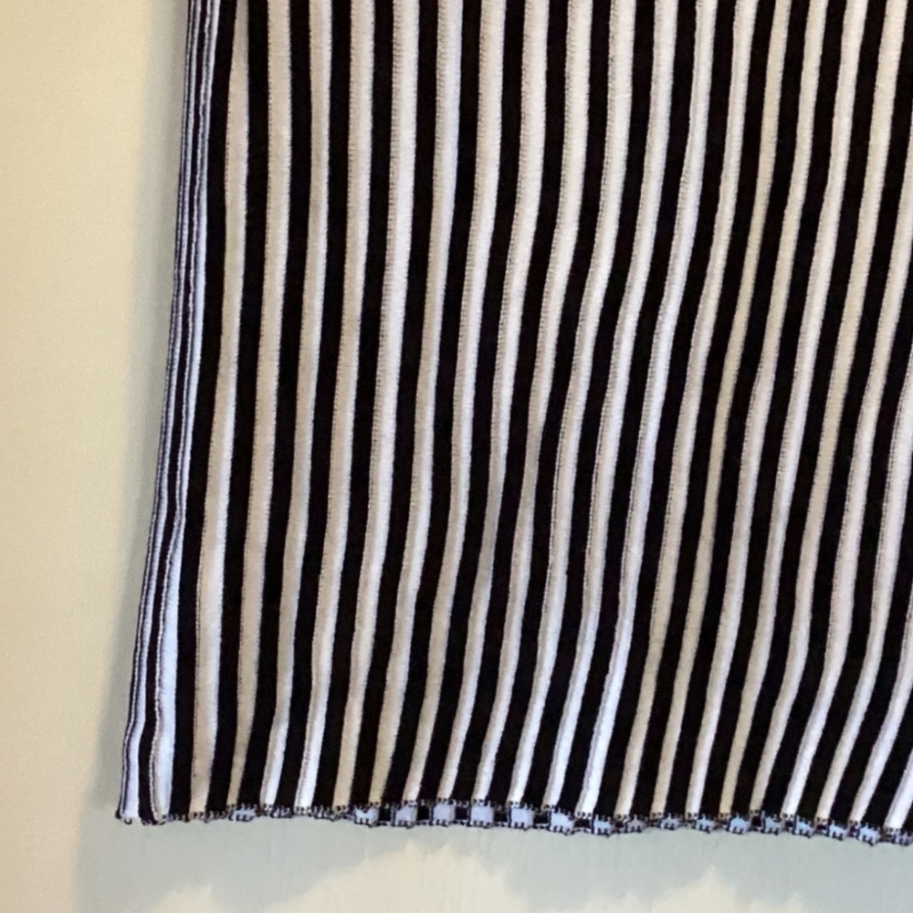 NWT Kenneth Cole Brand Black & White Striped Sleeveless Top Size Small - Picture 4 of 5